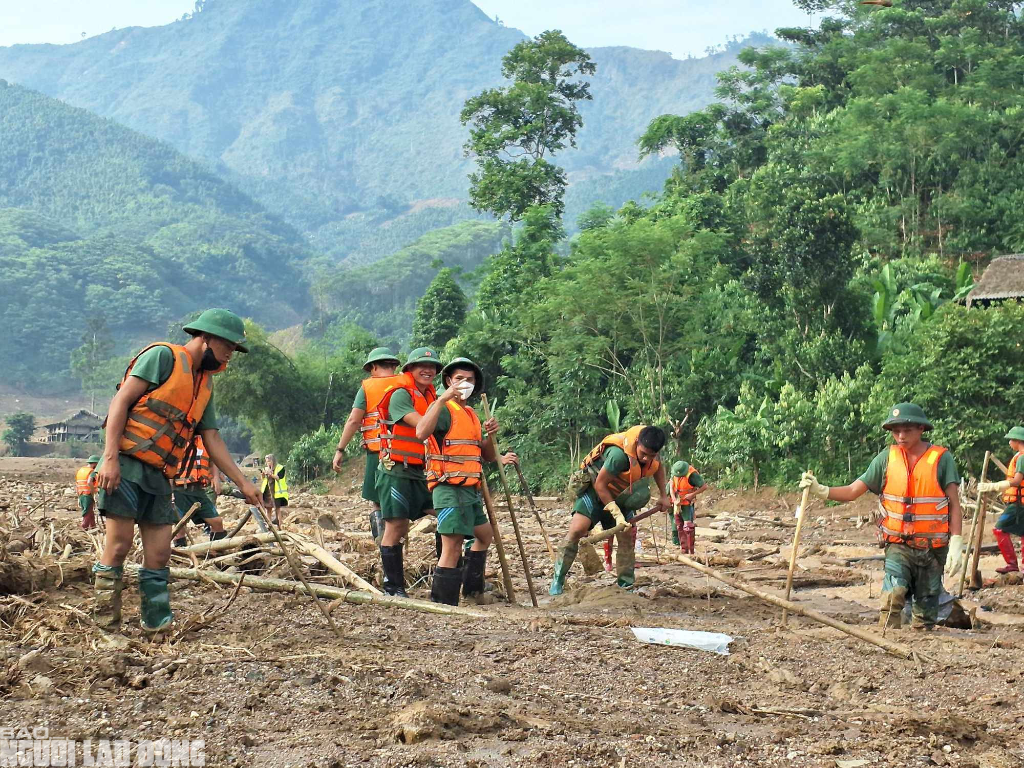 Vụ sạt lở Làng Nủ: 60 Người chết , dừng tìm kiếm 7 người mất tích - Ảnh 1. Vụ sạt lở Làng Nủ: 60 Người chết , dừng tìm kiếm 7 người mất tích - Ảnh 1.