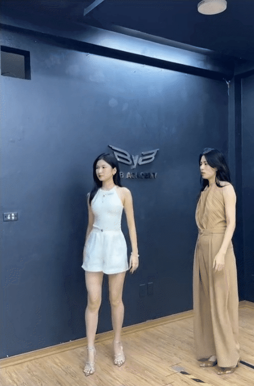 Nàng Mơ diện váy cưới khiến hơn 400 nghìn người ngẩn ngơ, bất ngờ với cách Ông Bố Điên flex con gái rượu - Ảnh 12.