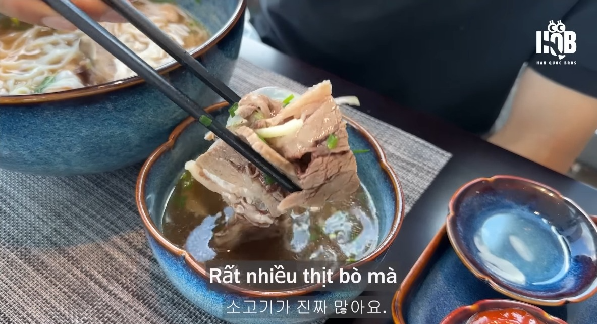 Trai Hàn nói tiếng Việt "như gió" review cơm tấm 500K, phở 1 triệu đồng ở TPHCM- Ảnh 6.