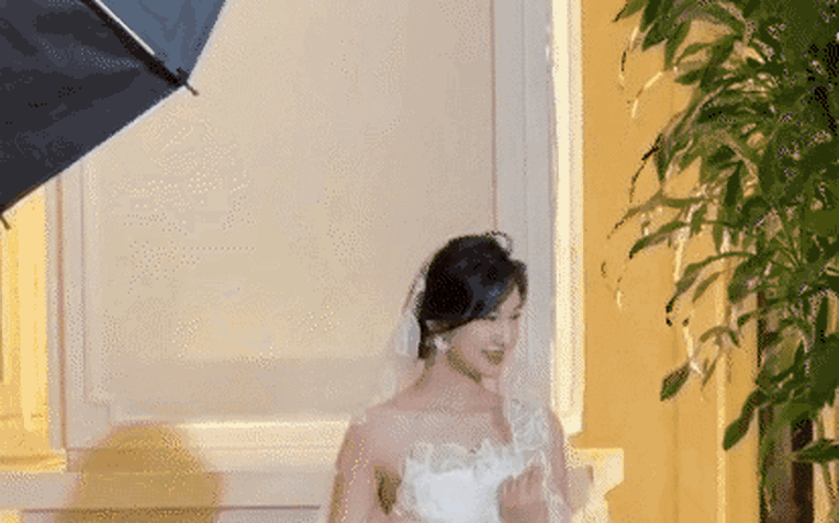 Nàng Mơ diện váy cưới khiến hơn 400 nghìn người ngẩn ngơ, bất ngờ với cách Ông Bố Điên flex con gái rượu - Ảnh 1.