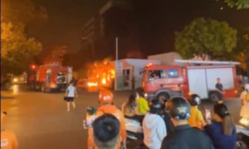 Hà Nội: Cháy lớn ở Bệnh viện Đức Giang - Ảnh 1.