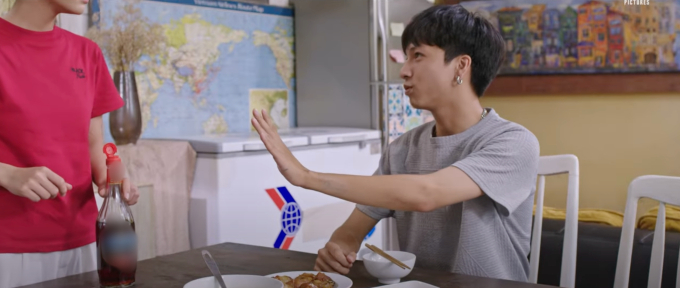 Phim Việt Đi Giữa Trời Rực Rỡ gây bão dư luận với tình tiết khó hiểu - Ảnh 6.