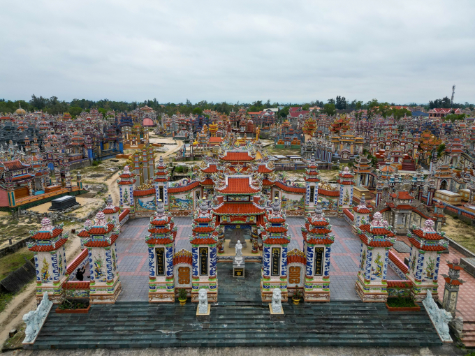 Gia cảnh bất ngờ đ&ocirc;i vợ chồng U90 chi 3 tỷ x&acirc;y lăng mộ ở Huế - Ảnh 1.