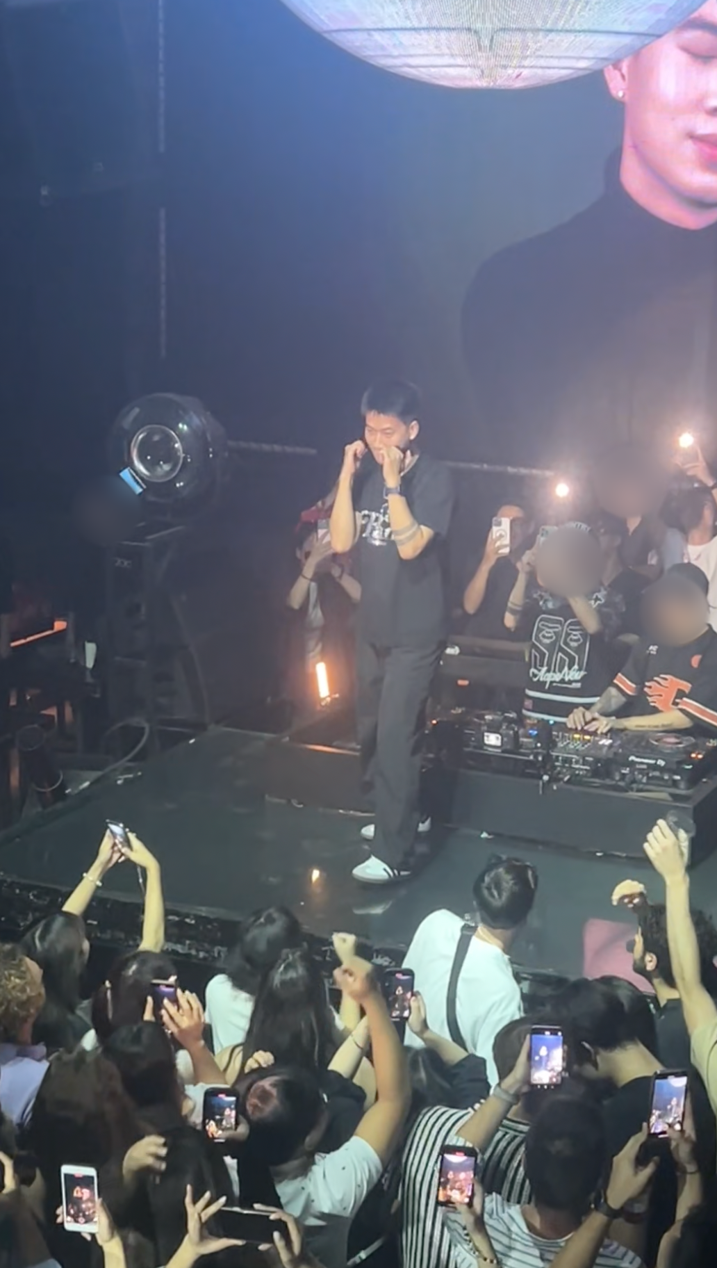 Thấy g&igrave; từ tranh c&atilde;i quanh hiện tượng mạng tr&ecirc;u vợ nổi tiếng nhất hiện nay?- Ảnh 5.