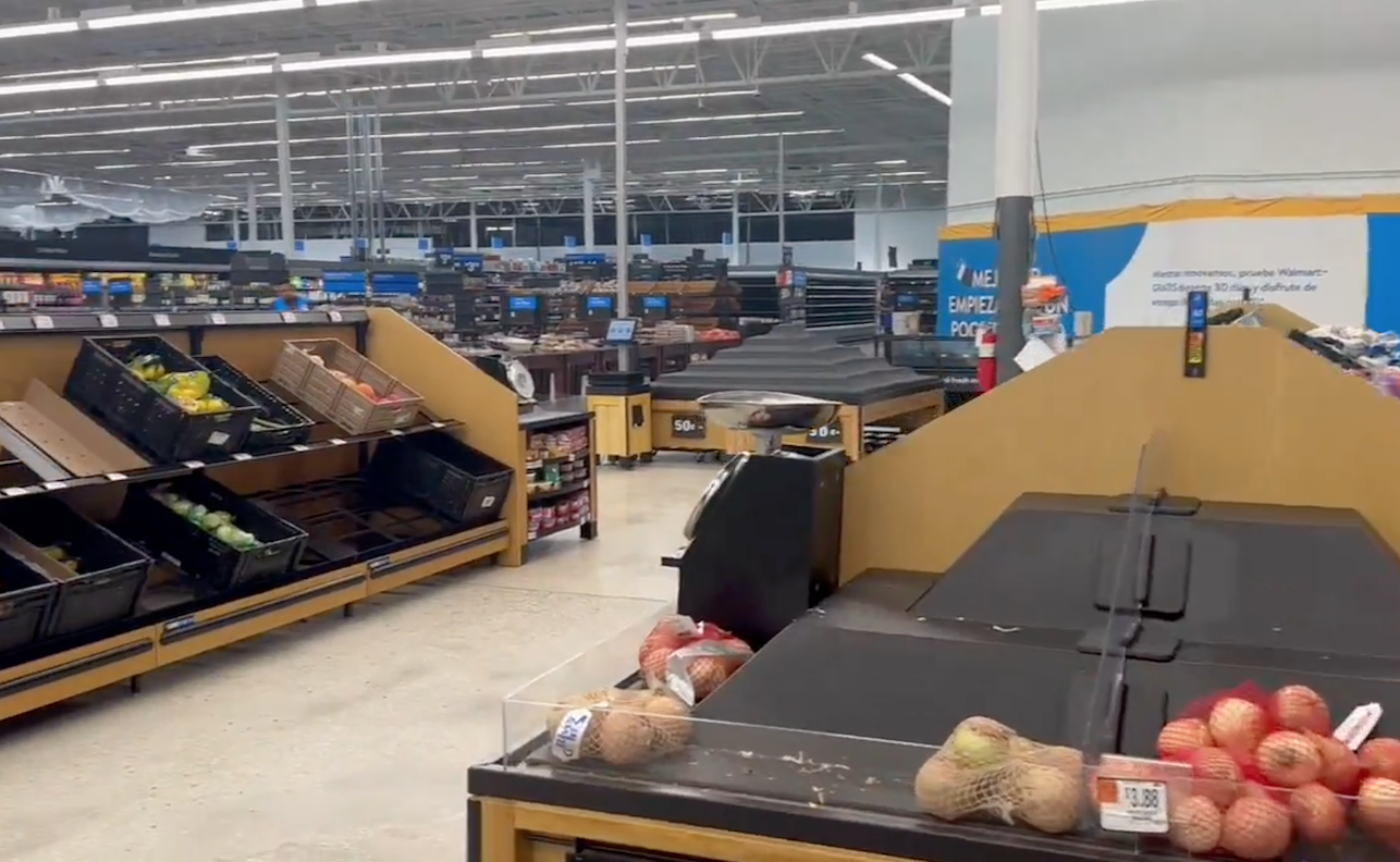 Hàng loạt siêu thị trống trơn trước siêu bão Milton: Một mặt hàng trở nên khan hiếm- Ảnh 5. Hàng loạt siêu thị trống trơn trước siêu bão Milton: Một mặt hàng trở nên khan hiếm- Ảnh 5.