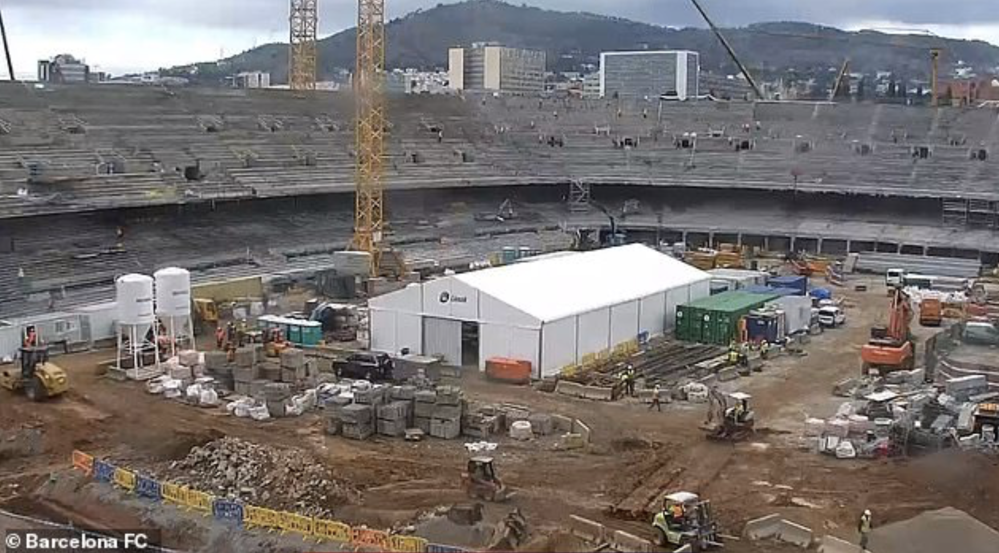 Lộ diện hình ảnh tuyệt đẹp bộ mặt mới sân Nou Camp 1,25 tỉ bảng- Ảnh 6. Lộ diện hình ảnh tuyệt đẹp bộ mặt mới sân Nou Camp 1,25 tỉ bảng- Ảnh 6.