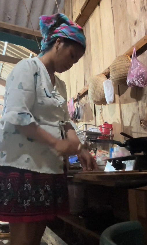 "Phú bà" miến dong Sùng Bầu vào bếp làm 1 món ăn, netizen sửng sốt 30 năm cuộc đời mới thấy thứ này- Ảnh 6. "Phú bà" miến dong Sùng Bầu vào bếp làm 1 món ăn, netizen sửng sốt 30 năm cuộc đời mới thấy thứ này- Ảnh 6.