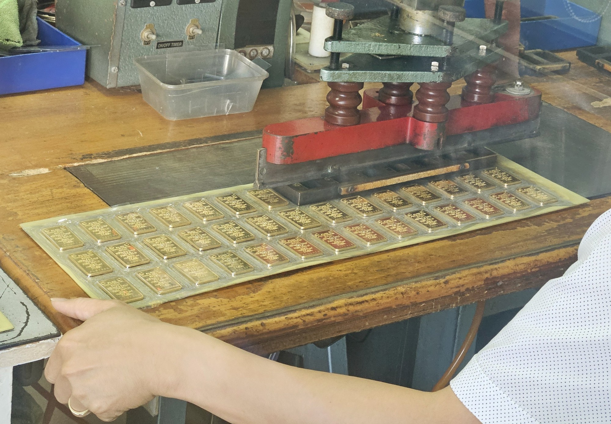 Thanh tra tổ chức tín dụng và doanh nghiệp vàng tại việt nam - Ảnh 1. Thanh tra tổ chức tín dụng và doanh nghiệp vàng tại việt nam - Ảnh 1.