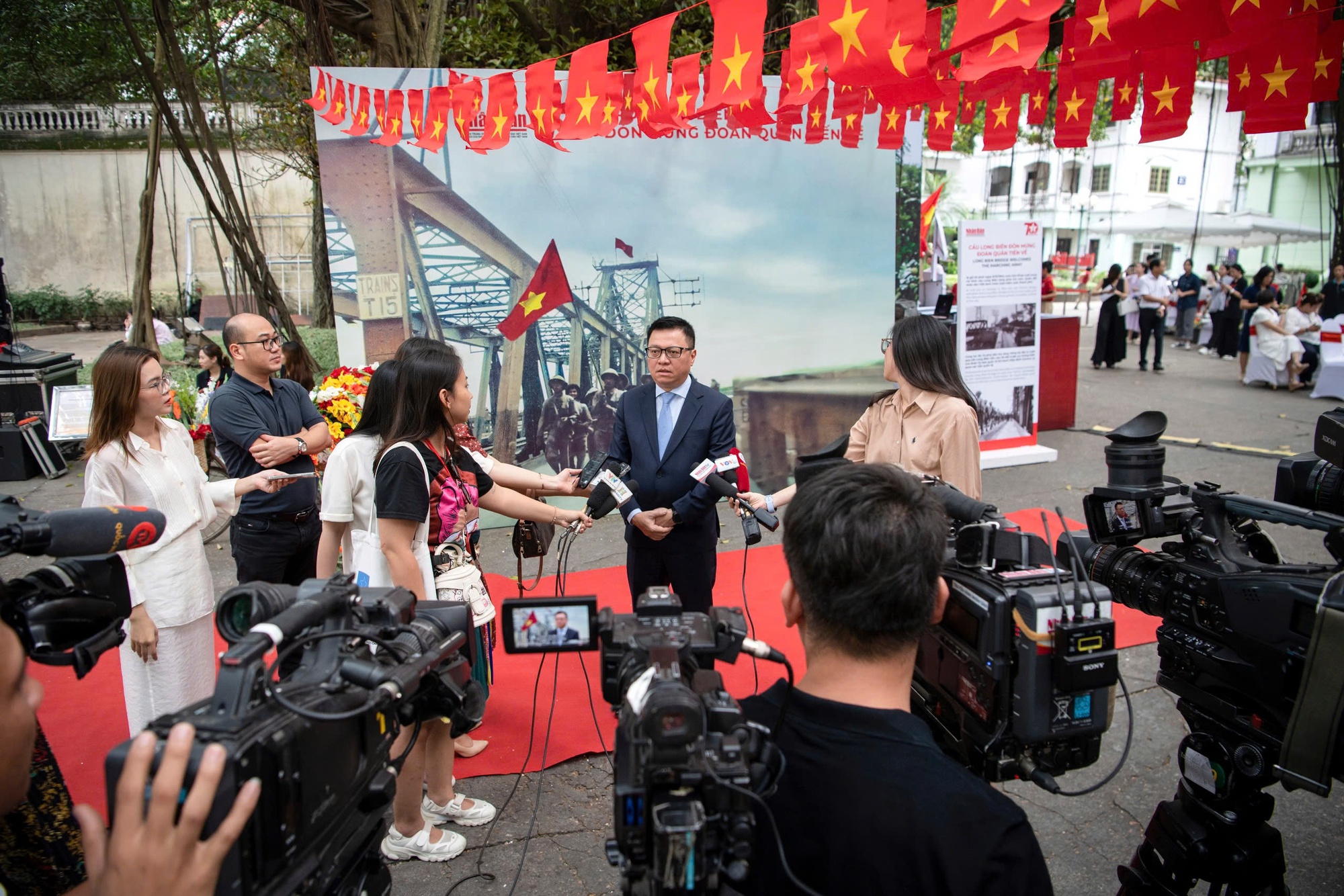 Triển lãm tương tác Cột cờ Hà Nội kỷ niệm 70 năm Ngày Giải phóng Thủ đô- Ảnh 2.