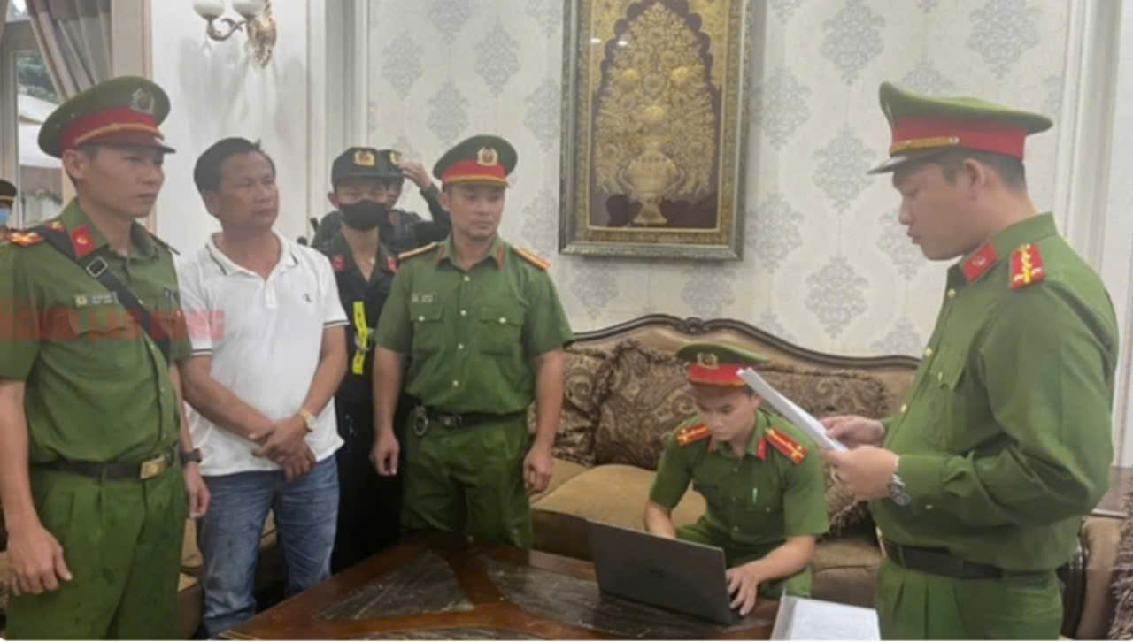 Tú ác trốn thuế cùng vợ bị khởi tố tại Bình Thuận vì khai thác khoáng sản trái phép - Ảnh 1.