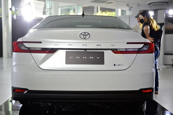 Toyota Camry thế hệ mới lộ diện tại Việt Nam: Bản hybrid, có chi tiết lạ cho thấy rõ nguồn gốc- Ảnh 10.