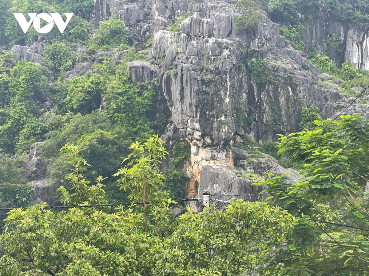 Quảng Bình đối mặt với nguy cơ sạt lở núi Phong Nha đe dọa cuộc sống Địa phương - Ảnh 1.