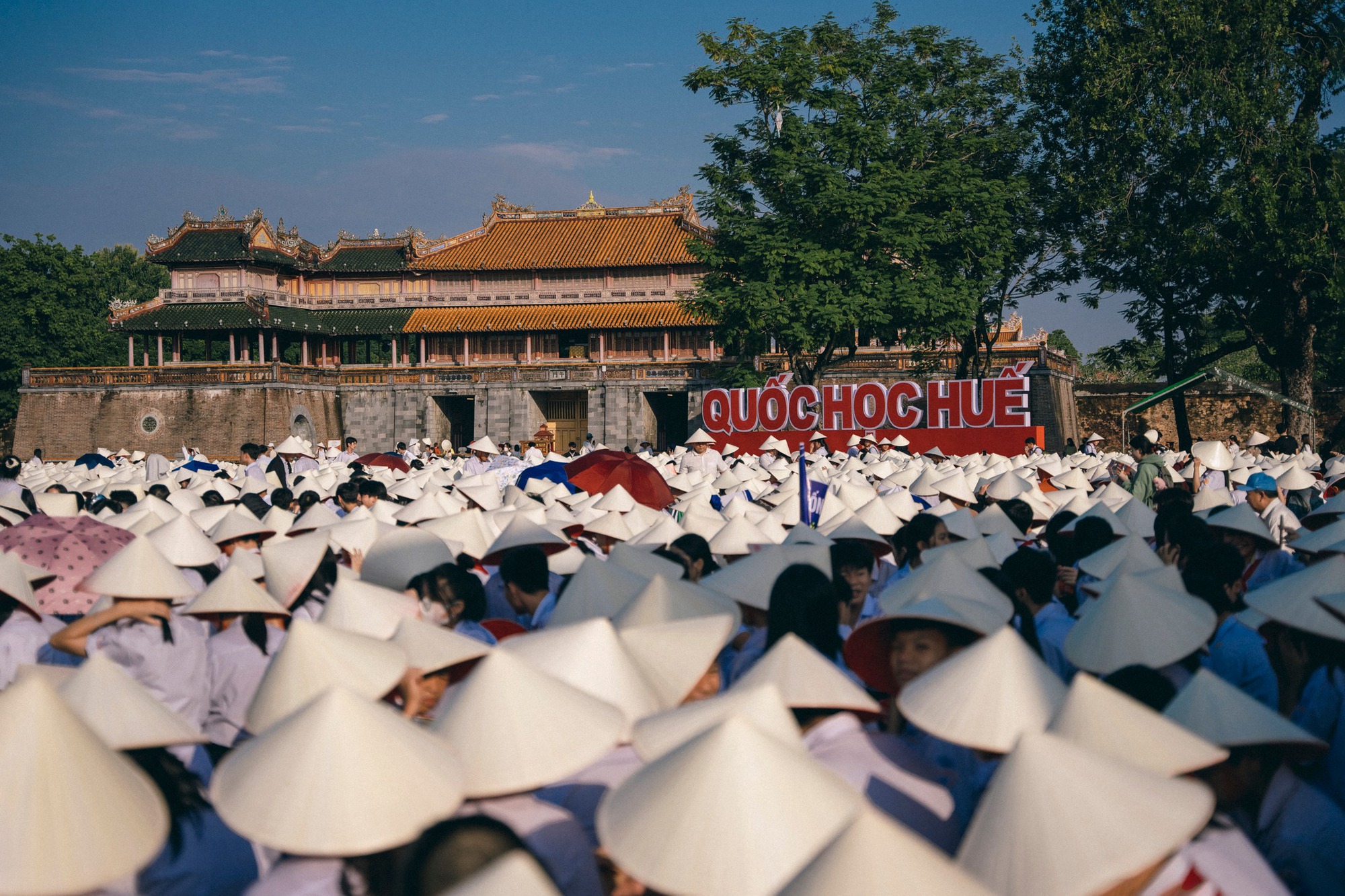 Hàng nghìn người tung nón lá rợp quảng trường Ngọ Môn, Kinh thành Huế ăn mừng Võ Quang Phú Đức vô địch- Ảnh 6.