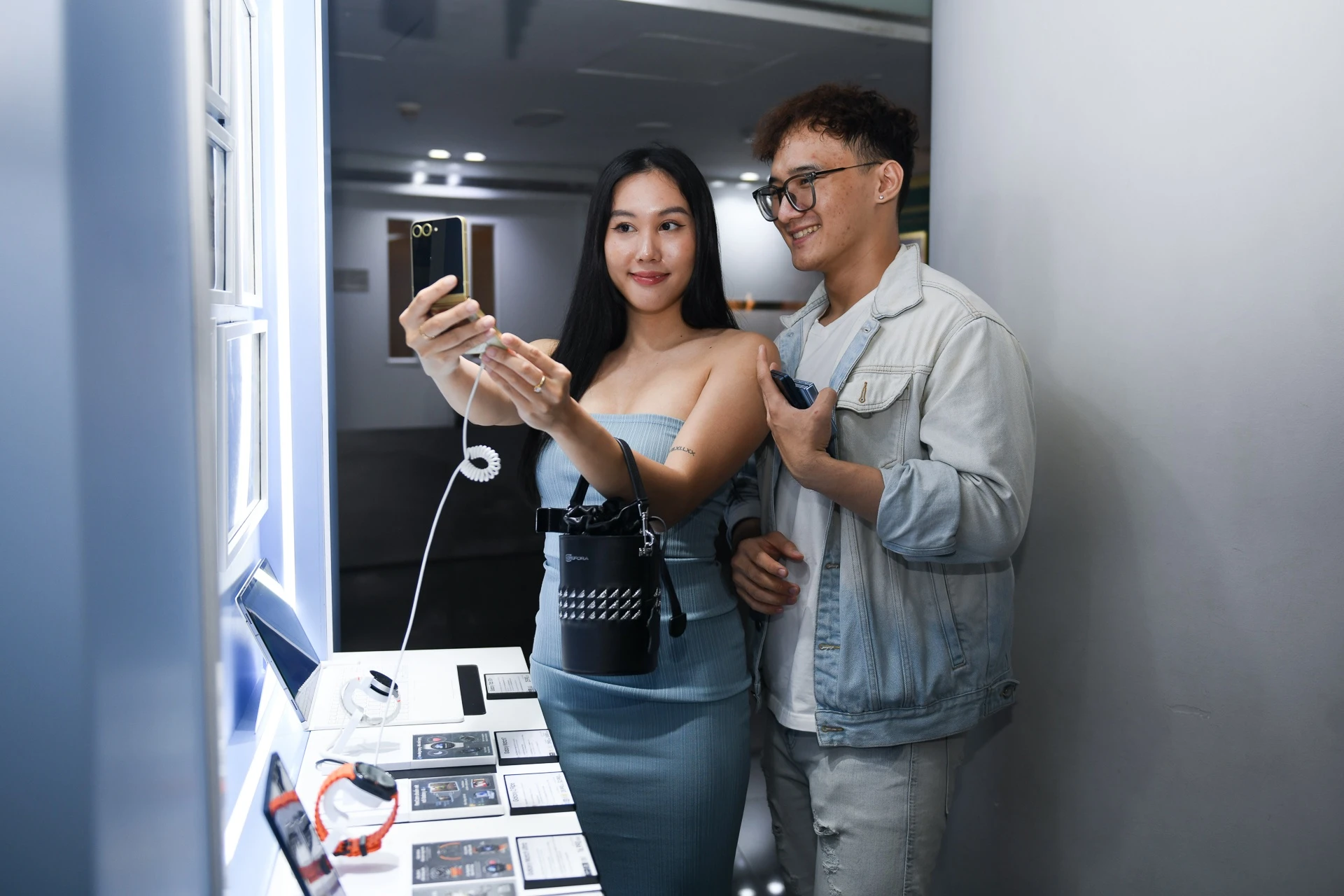 Galaxy AI Cafe tại Bitexco chưa kịp hạ nhiệt, giới trẻ đã rủ nhau đến Saigon Centre trải nghiệm tiếp - Ảnh 2.