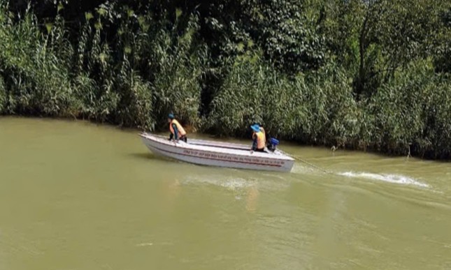 Thanh niên tử vong Lâm Đồng khi bơi qua sông Đạ Huoai gặp nước lũ bất ngờ - Ảnh 1.