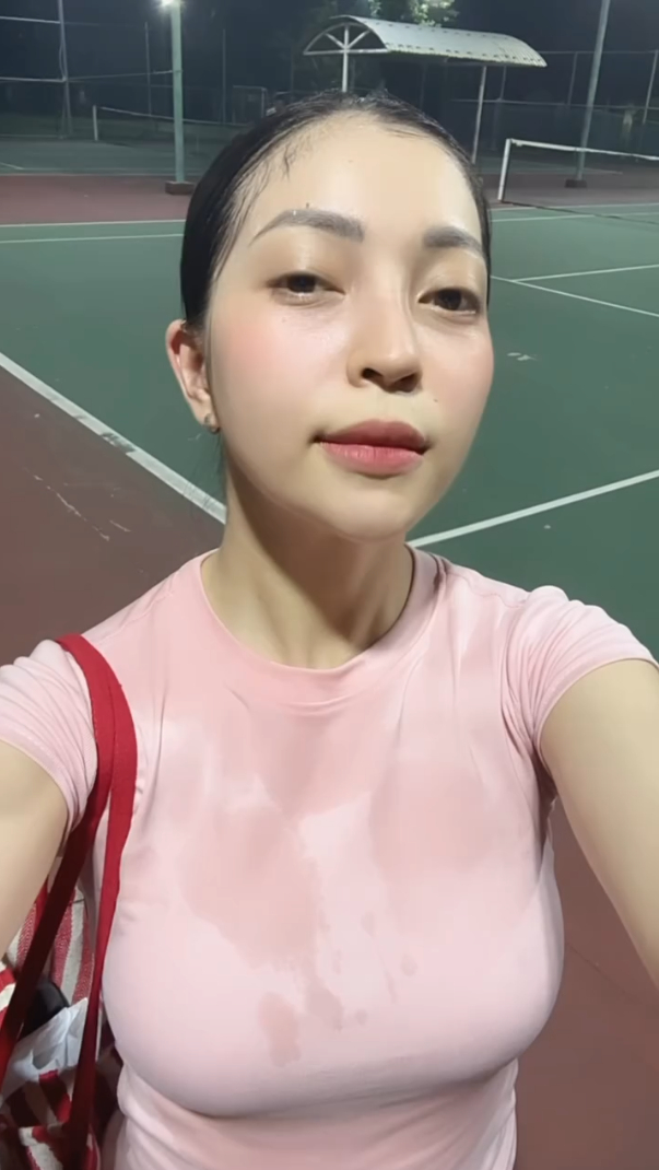 Hot girl Nhật Lê lộ nhan sắc thật trên sân pickleball, khác xa ảnh "sống ảo" đăng Facebook - Ảnh 2.