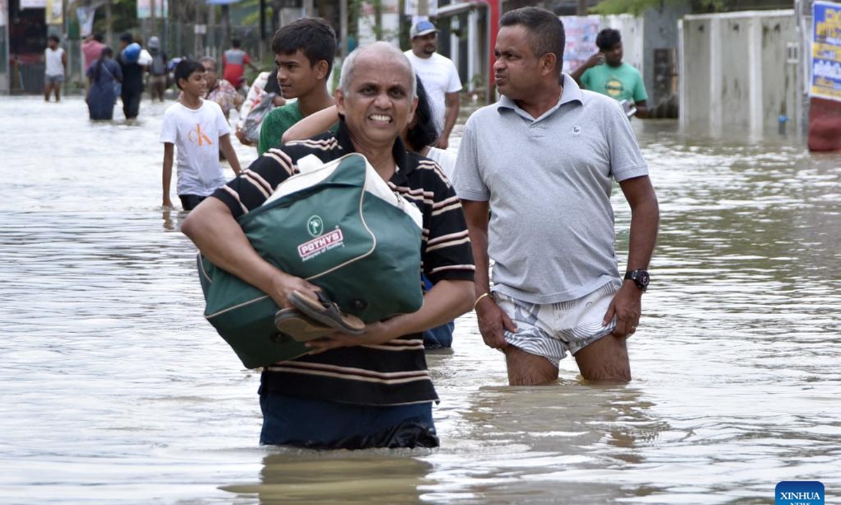 Sri Lanka: Lũ lụt nghiêm trọng khiến hơn 100.000 người rời bỏ nhà cửa - Ảnh 2.