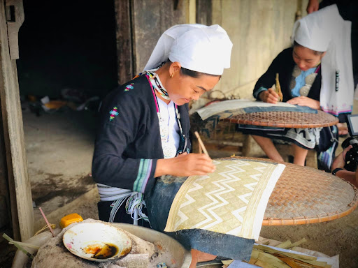 Khách Tây thích thú dùng bữa trưa cùng người dân tộc ở Hà Giang, cảm thán "phải ăn ít nhất 2 bát cơm" - Ảnh 7.