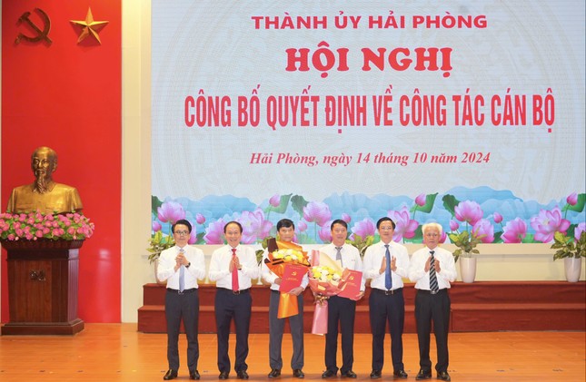 Điều động và bổ nhiệm cán bộ chủ chốt tại 5 tỉnh thành - Ảnh 4.