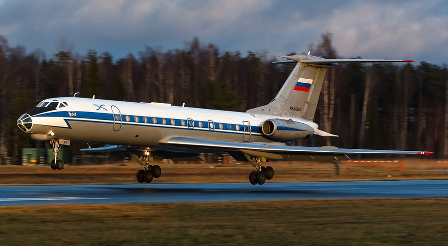 Tình báo Ukraine đốt cháy máy bay Tu - 134 Nga tại sân bay Orenburg - Ảnh 1.