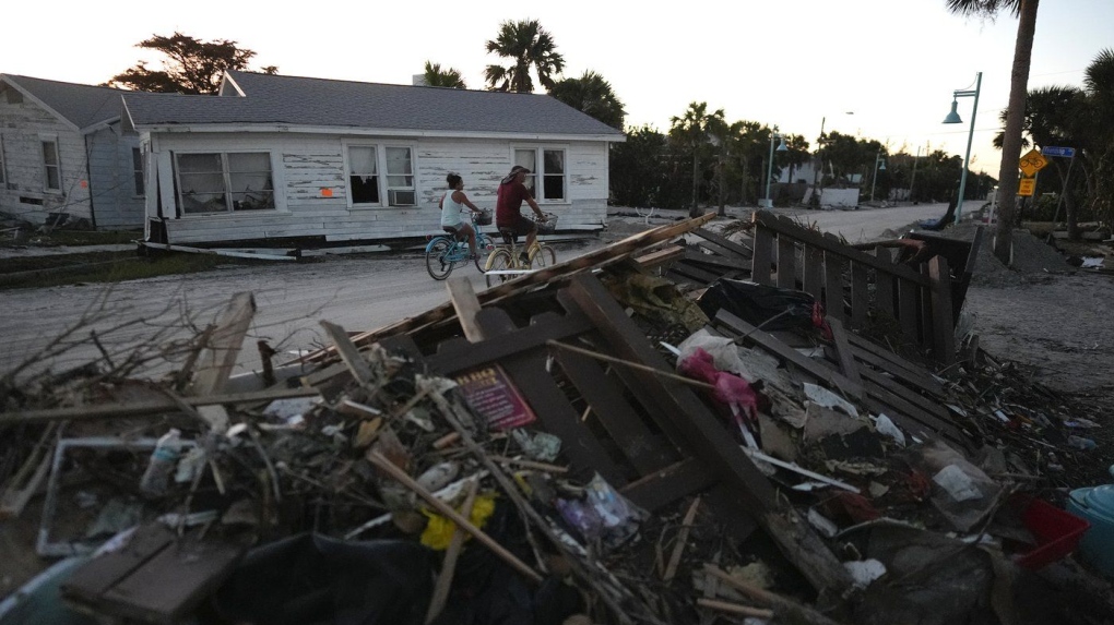 Tình cảnh Florida 1 tuần sau bão Milton, nơi triệu người sống giữa thành phố ngập nước "như sông" và mọi sinh hoạt cuộc sống phải tạm dừng- Ảnh 2.