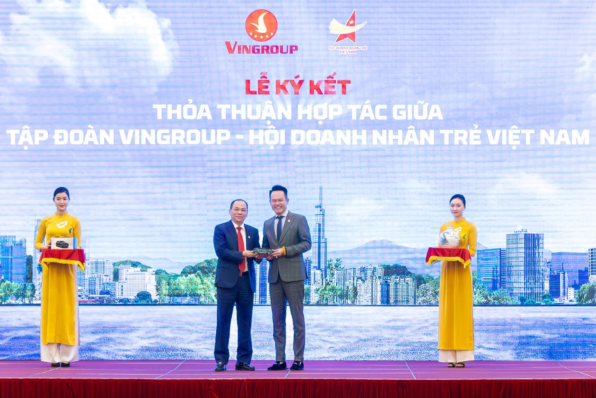 Vingroup và Hội Doanh nhân trẻ Việt Nam ký thỏa thuận hợp tác - Ảnh 1.