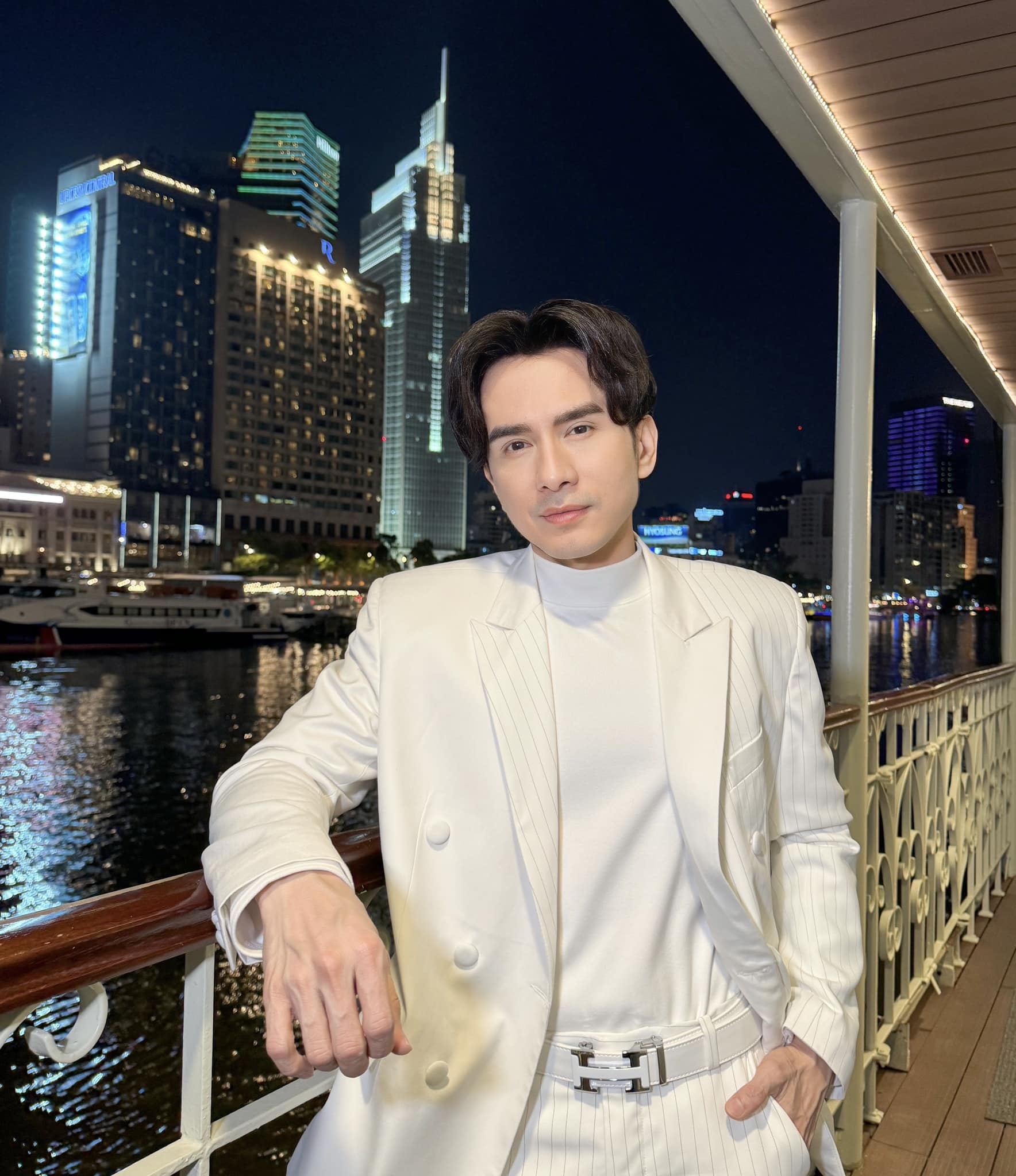 Nam ca sĩ có cát-xê cao nhất nhì showbiz Việt: Ly hôn vợ đại gia nhưng mối quan hệ hiện tại khiến ai cũng bất ngờ - Ảnh 2.