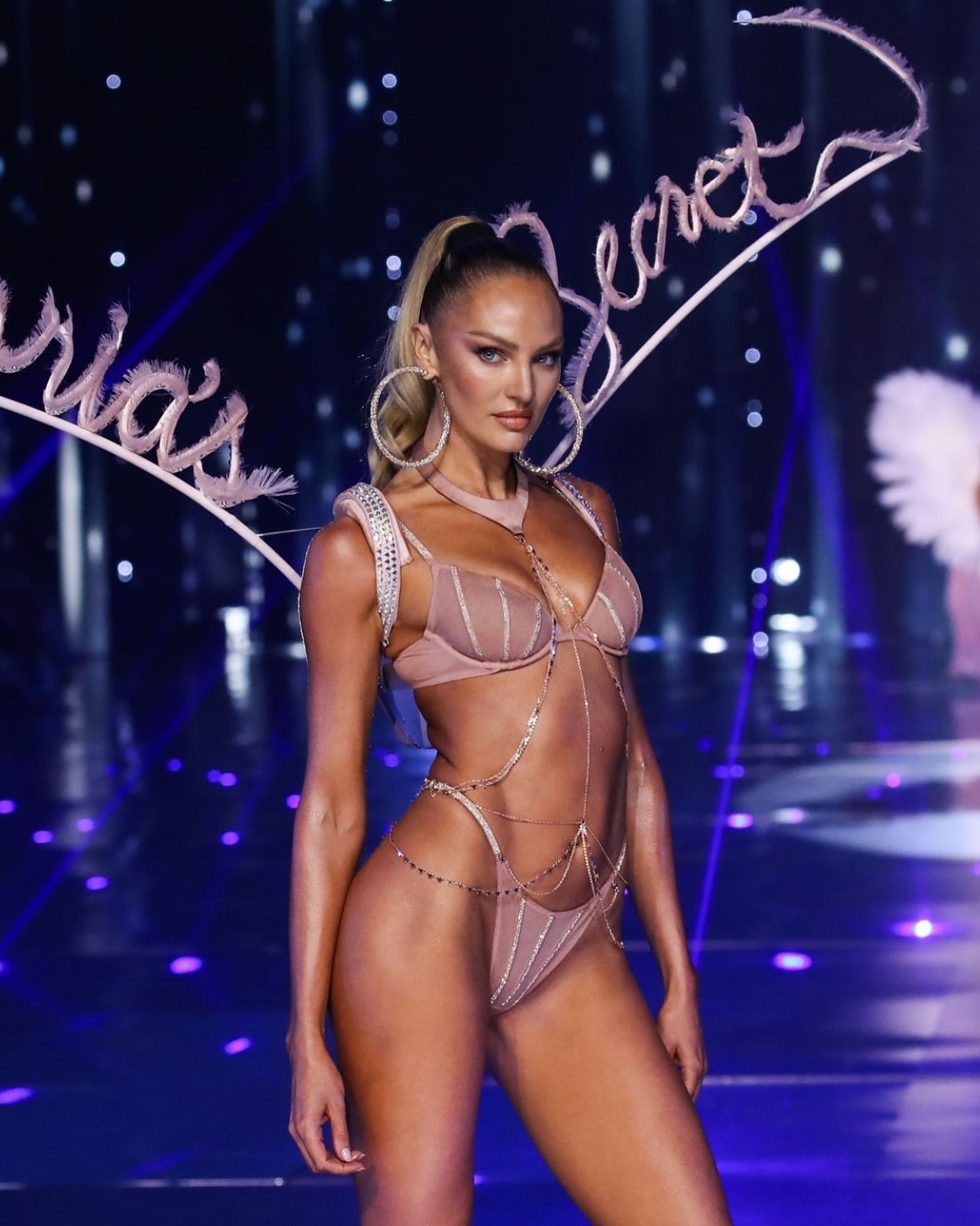 Body của thiên thần 2 con Candice Swanepoel không có đỉnh nhất, chỉ có đỉnh hơn- Ảnh 8.