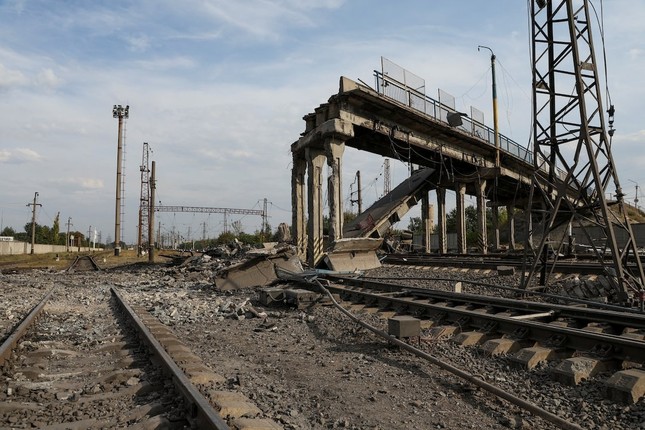 Ngành thép của Ukraine 'như ngồi trên đống lửa' khi Nga áp sát mỏ than Pokrovsk - Ảnh 1.