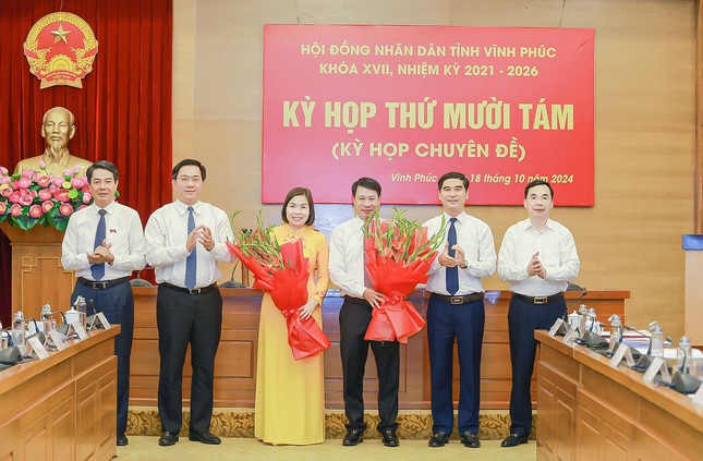 Vĩnh Phúc có 2 tân Phó Chủ tịch UBND tỉnh nhiệm kỳ 2021 - 2026 - Ảnh 1.