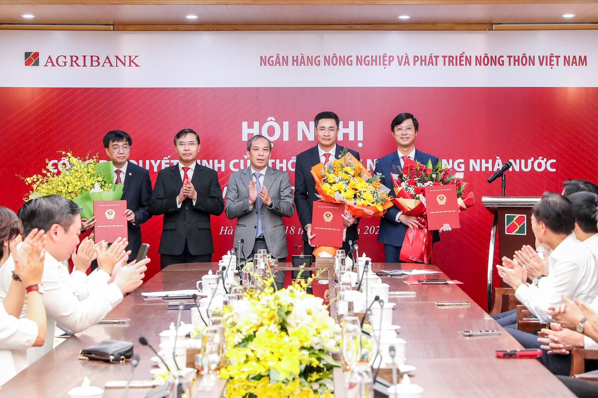 Ông Đỗ Đức Thành và Phạm Chí Thành làm Phó Tổng Giám đốc Agribank- Ảnh 1.