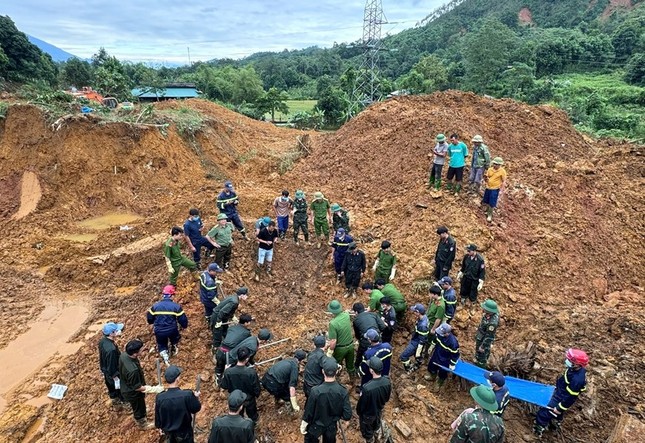 Tìm thấy nạn nhân cuối cùng trong vụ sạt lở đất Hà Giang tại quốc lộ 2 - Ảnh 1.