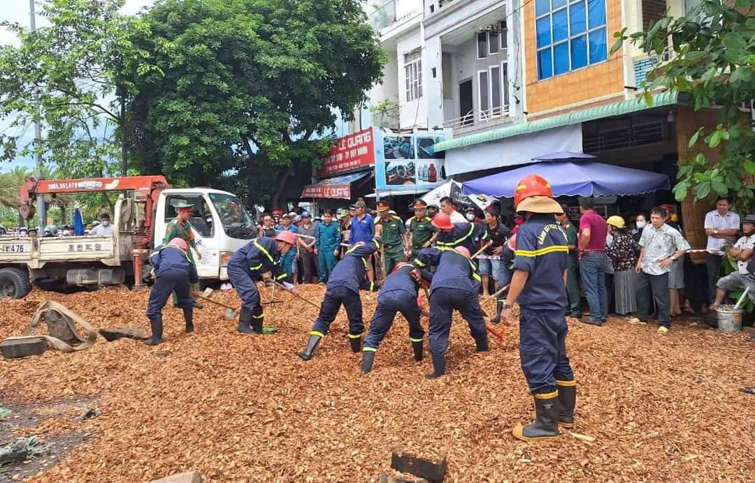 Tai nạn kinh hoàng: Xe lật, đè 3 người đi đường tử vong - Ảnh 5.