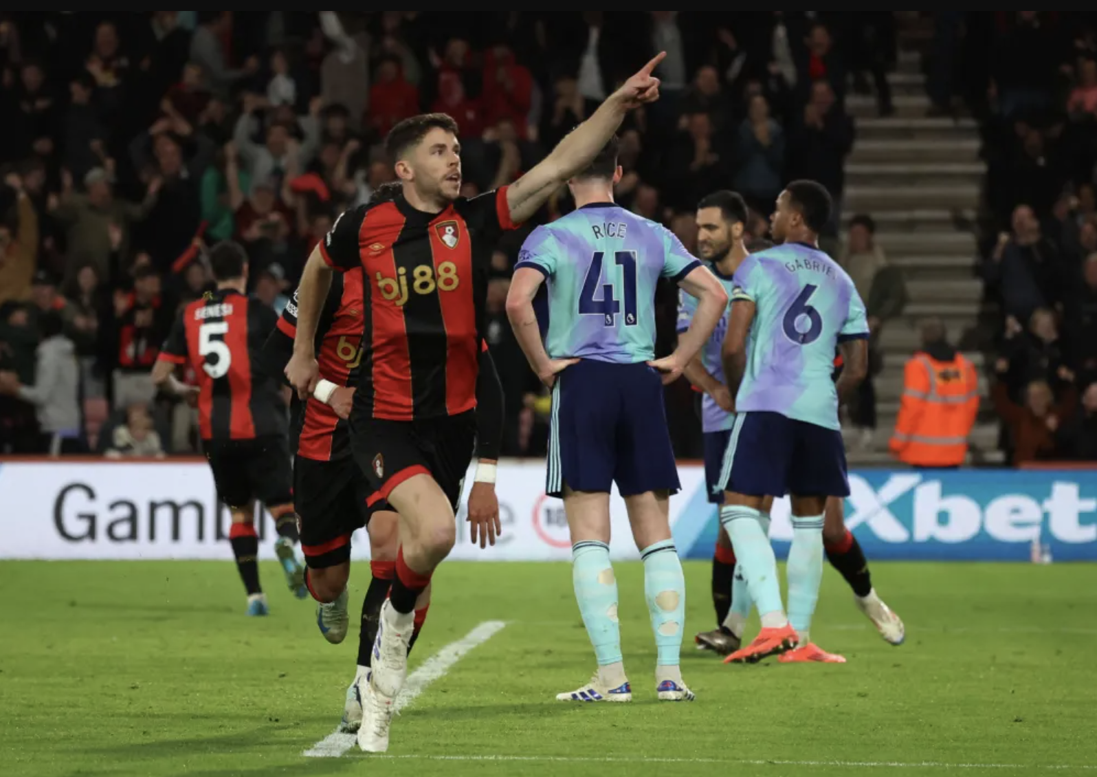 Arsenal bắt đầu đo đếm thiệt hại sau cú sốc ở Bournemouth- Ảnh 5.