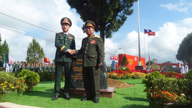 Hai Bộ trưởng Quốc phòng Việt Nam - Lào duyệt đội danh dự Quân đội Việt Nam ở biên giới- Ảnh 5.