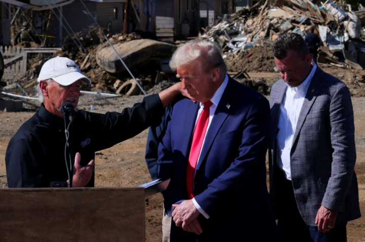 Ông Trump và bà Harris đối đầu chớp nhoáng - Ảnh 2.
