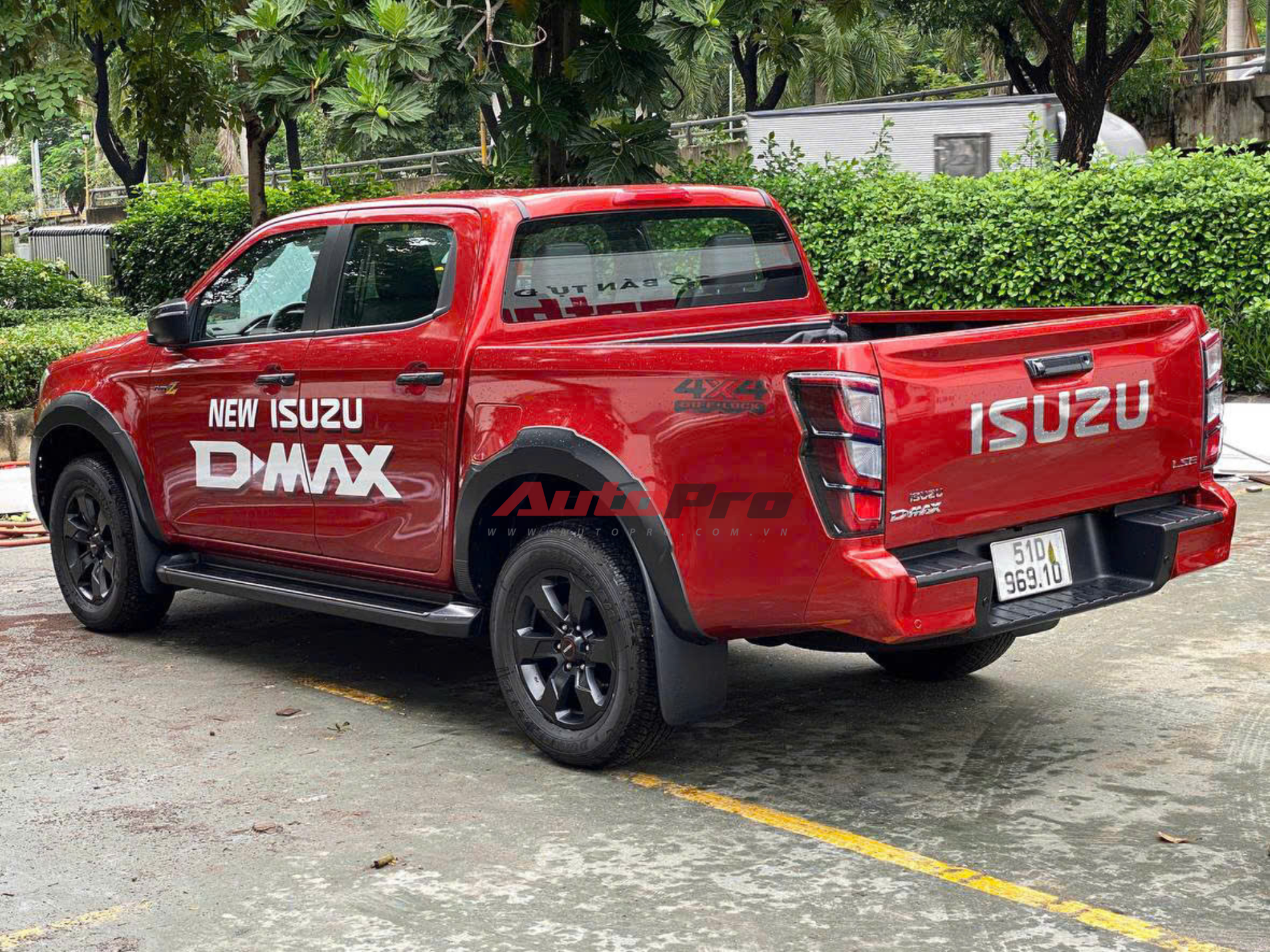 Tóm gọn Isuzu D-Max 2024 lộ diện tại Việt Nam: Ngoại hình hầm hố, đáng tiếc thiếu ADAS khó cạnh tranh Ranger - Ảnh 4.