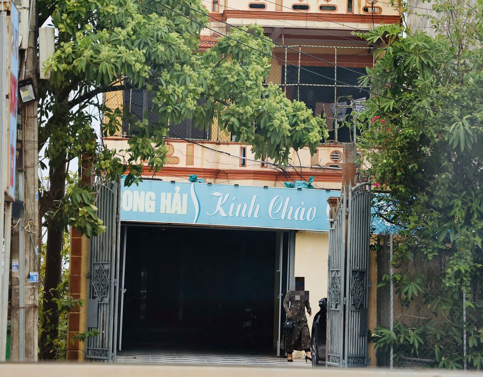 Chủ tịch x&atilde; Quảng Hải v&agrave; vụ l&ugrave;m x&ugrave;m nh&agrave; nghỉ g&acirc;y x&ocirc;n xao - Ảnh 2.