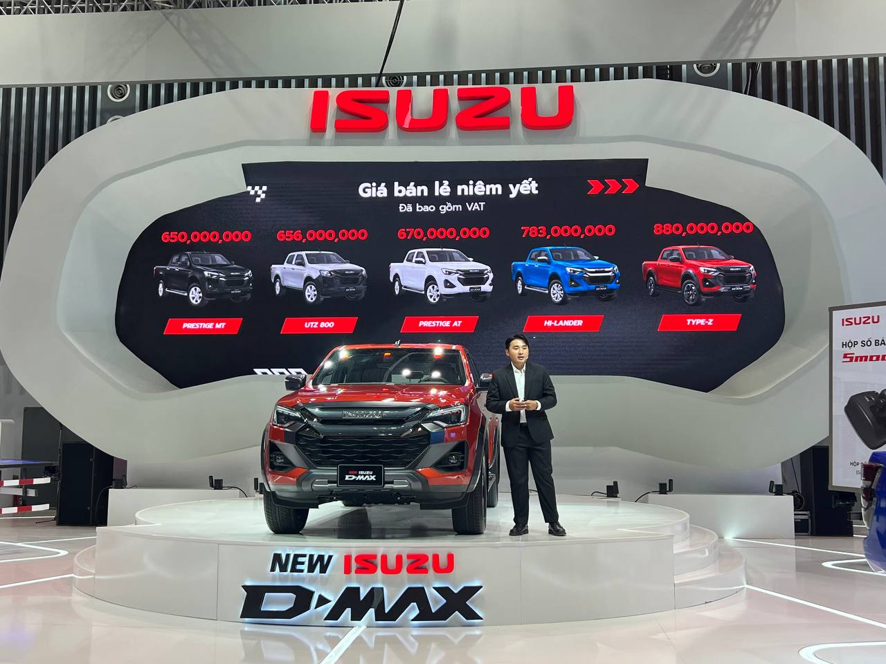 Isuzu D-Max facelift ra mắt VMS 2024: Khởi điểm từ 650 triệu đồng, thiết kế hầm hố, đồng hồ mới, động cơ 148 mã lực- Ảnh 2.