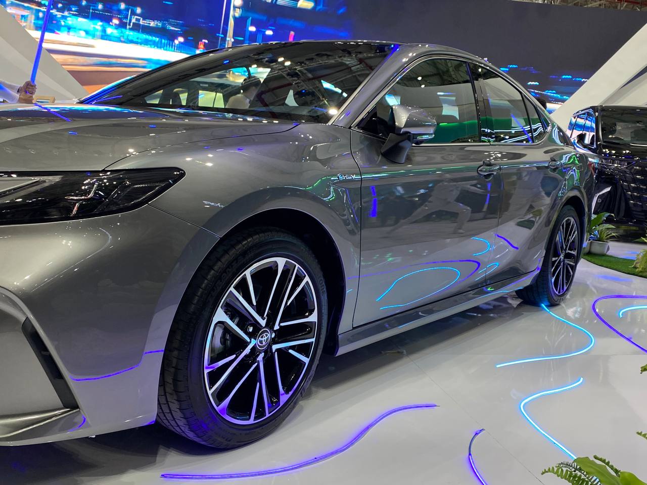 Toyota Camry 2025 ra mắt Việt Nam: Giá cao nhất 1,53 tỷ, có cả xăng và hybrid, đắt nhưng vẫn không sợ Mazda6, Accord- Ảnh 12.