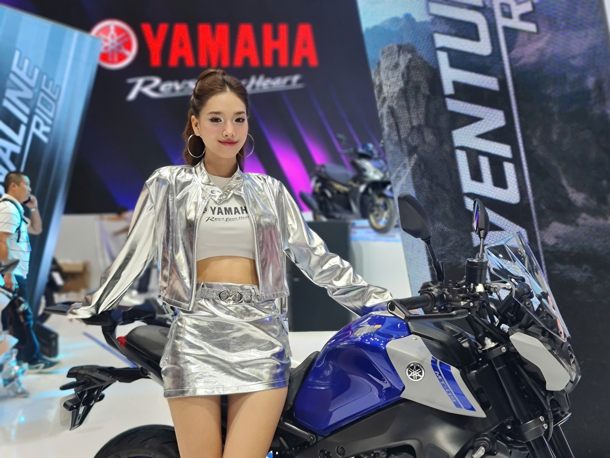 'Bóng hồng' khoe sắc tại Vietnam Motor Show 2024 - Ảnh 5.