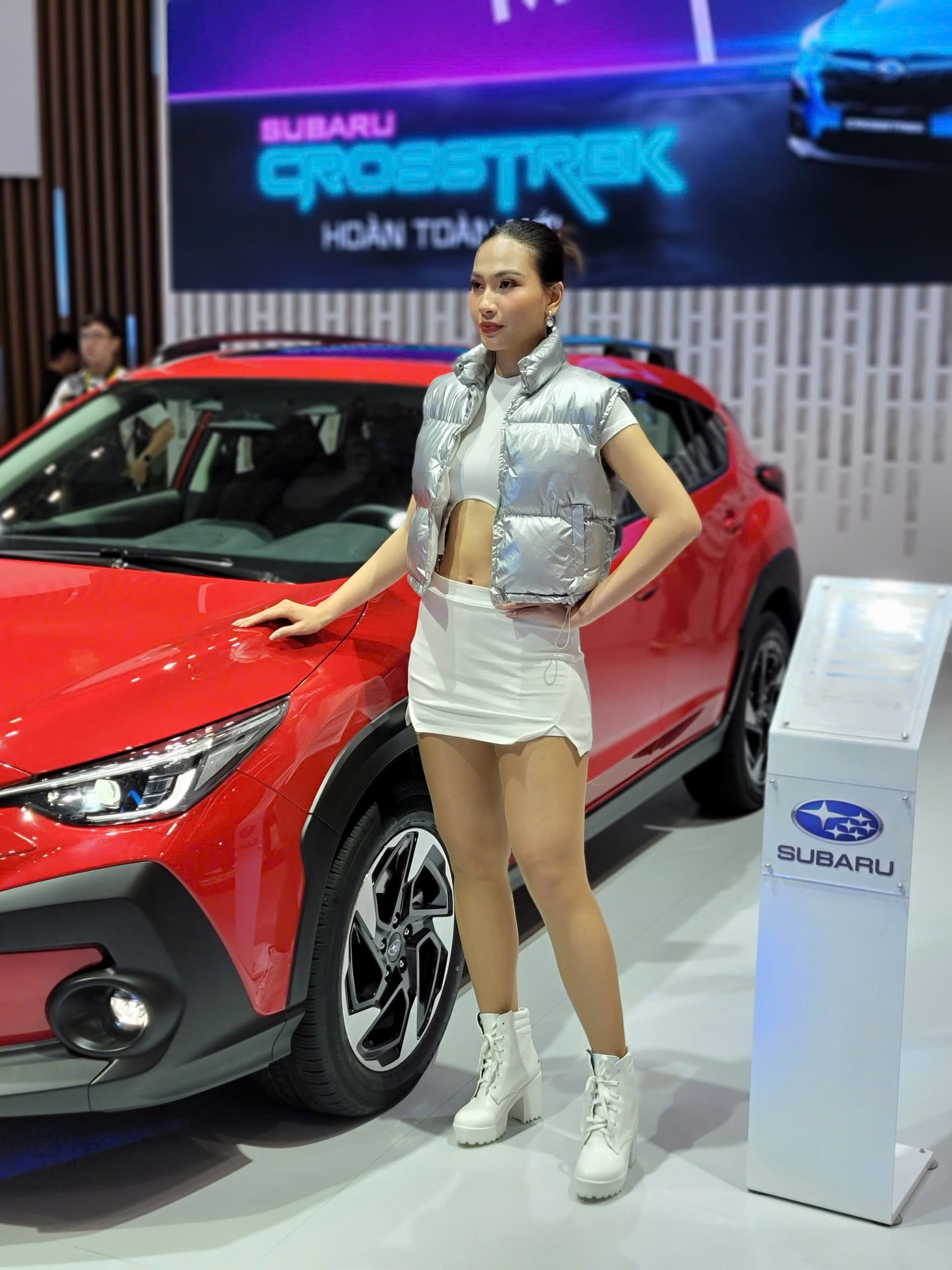 'Bóng hồng' khoe sắc tại Vietnam Motor Show 2024 - Ảnh 19.