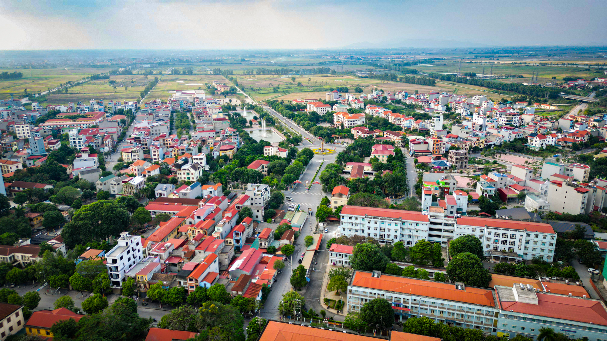 Diện mạo 3 huyện cách Hồ Gươm chưa đến 30 km sắp lên thành phố: Nơi có siêu nhà máy hơn 9 tỷ USD, khu đô thị 10 tỷ USD- Ảnh 2.