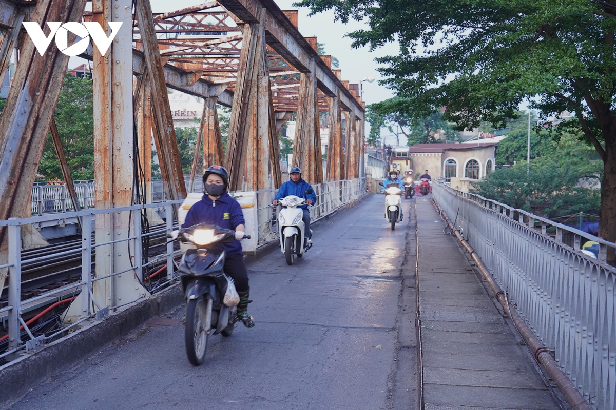 Hà Nội đón gió lạnh đầu mùa , phố phường se lạnh - Ảnh 5.