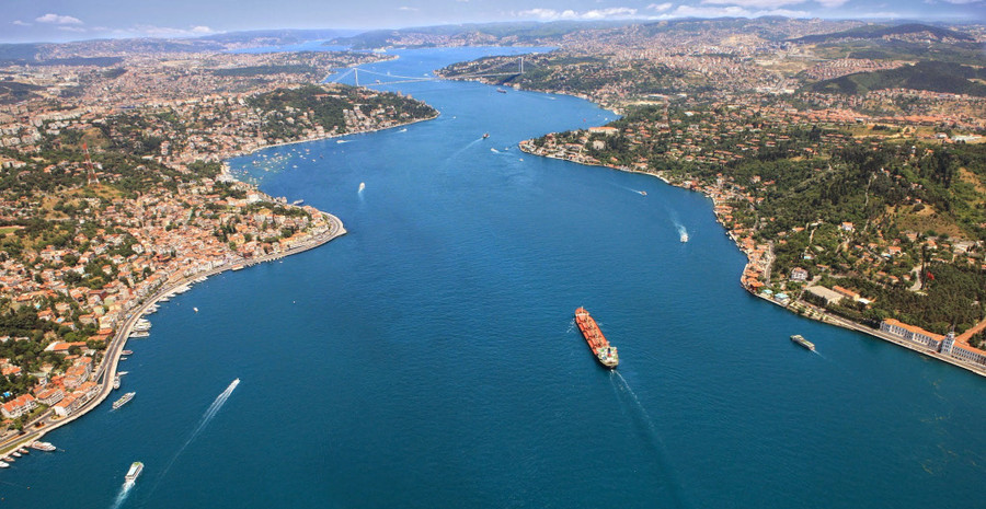 Thổ Nhĩ Kỳ bất ngờ tăng gấp đôi thuế tàu chở dầu Nga đi qua eo biển Bosphorus - Ảnh 2.