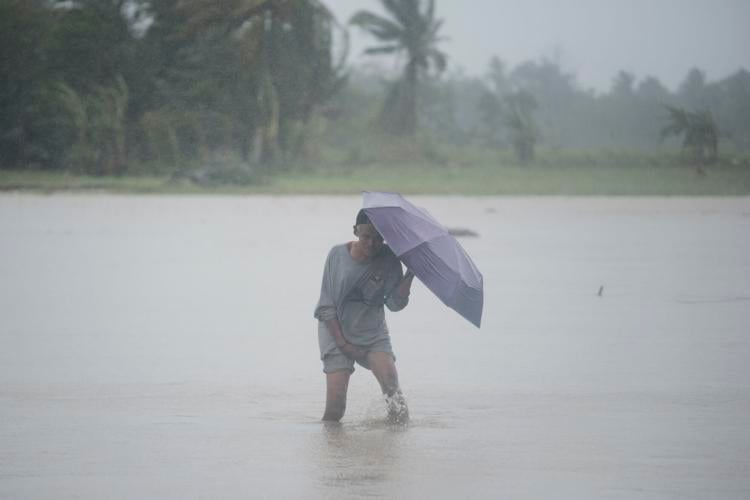 Số người thiệt mạng vì bão Trami tăng sốc, bão có khả năng quay đầu, biến đổi khó lường trong những ngày tới- Ảnh 4.