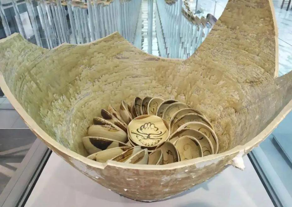 Trục vớt tàu chìm dưới đáy biển, phát hiện ‘‘kho báu’’ cổ vật trị giá hơn 30 triệu USD - Ảnh 4.