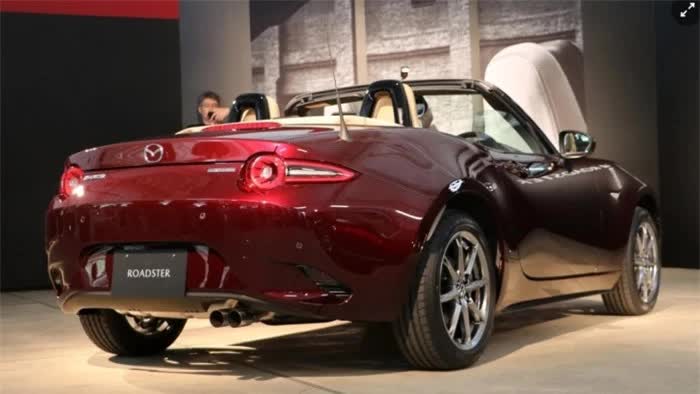 Mazda ra mắt xe mui trần phiên bản giới hạn: Dân chơi Việt cực thích, giá quy đổi rẻ ngang Kia Morning- Ảnh 4.