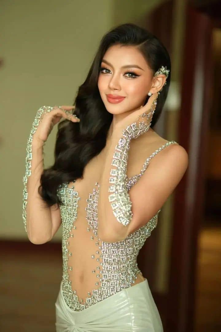 Chân dung người đứng sau màn "ăn vạ" của Hoa hậu Myanmar gây chấn động Miss Grand International 2024- Ảnh 13.