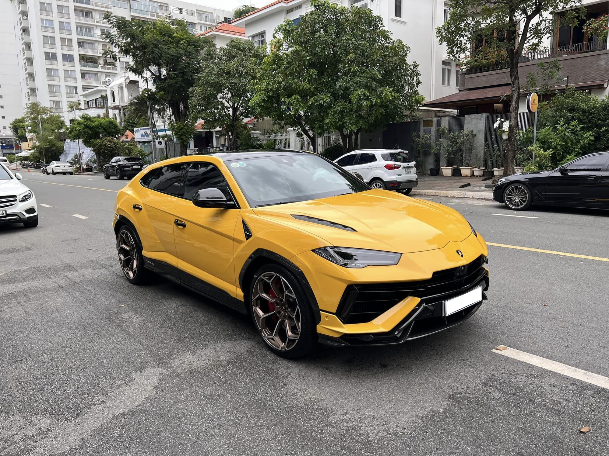 Lamborghini Urus Performante từng của vợ chồng Đoàn Di Băng được rao bán: Xe mới chạy 3.000 km, rẻ hơn mua mới 3 tỷ đồng- Ảnh 2.